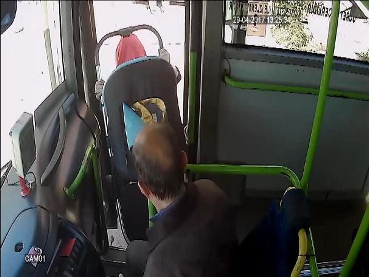 Halk Otobüsünde Kadınların Kavgası Kamerada