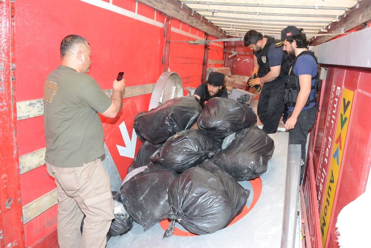 Hurda Yüklü Tırda 150 Kilo Esrar Ele Geçirildi