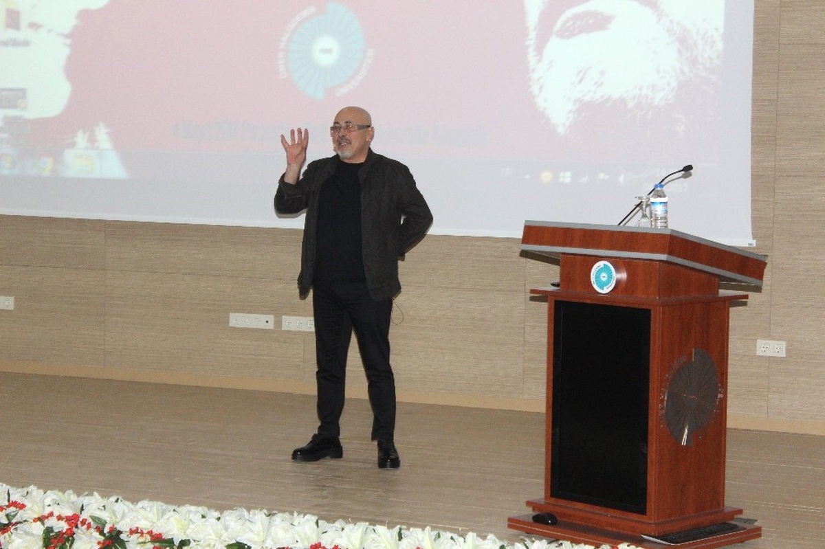 İletişim Fakültesi Öğrencilerinden \'Hayallerin Peşinden Gitmek ya da Gidememek\' Söyleşisi