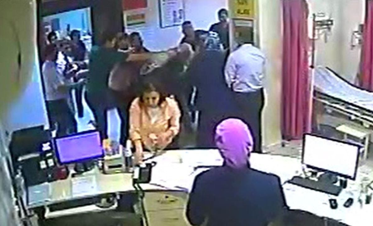 Kadın Doktor ile Stajyer Hemşirenin Darp Edilme Anı Kamerada
