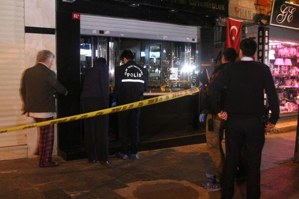 Kağıthane\'de Kuyumcu Soygunu