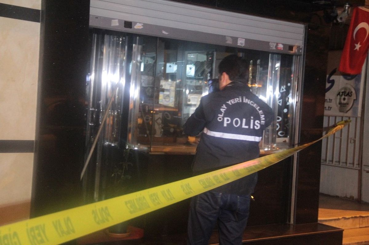 Kağıthane\'de Kuyumcu Soygunu