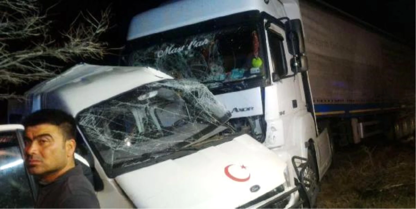 Kırıkkale\'de Minibüse Tır Çarptı: 2 Ölü, 1 Yaralı