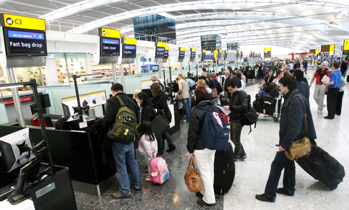 Londra\'da Uçuşlar Askıya Alındı
