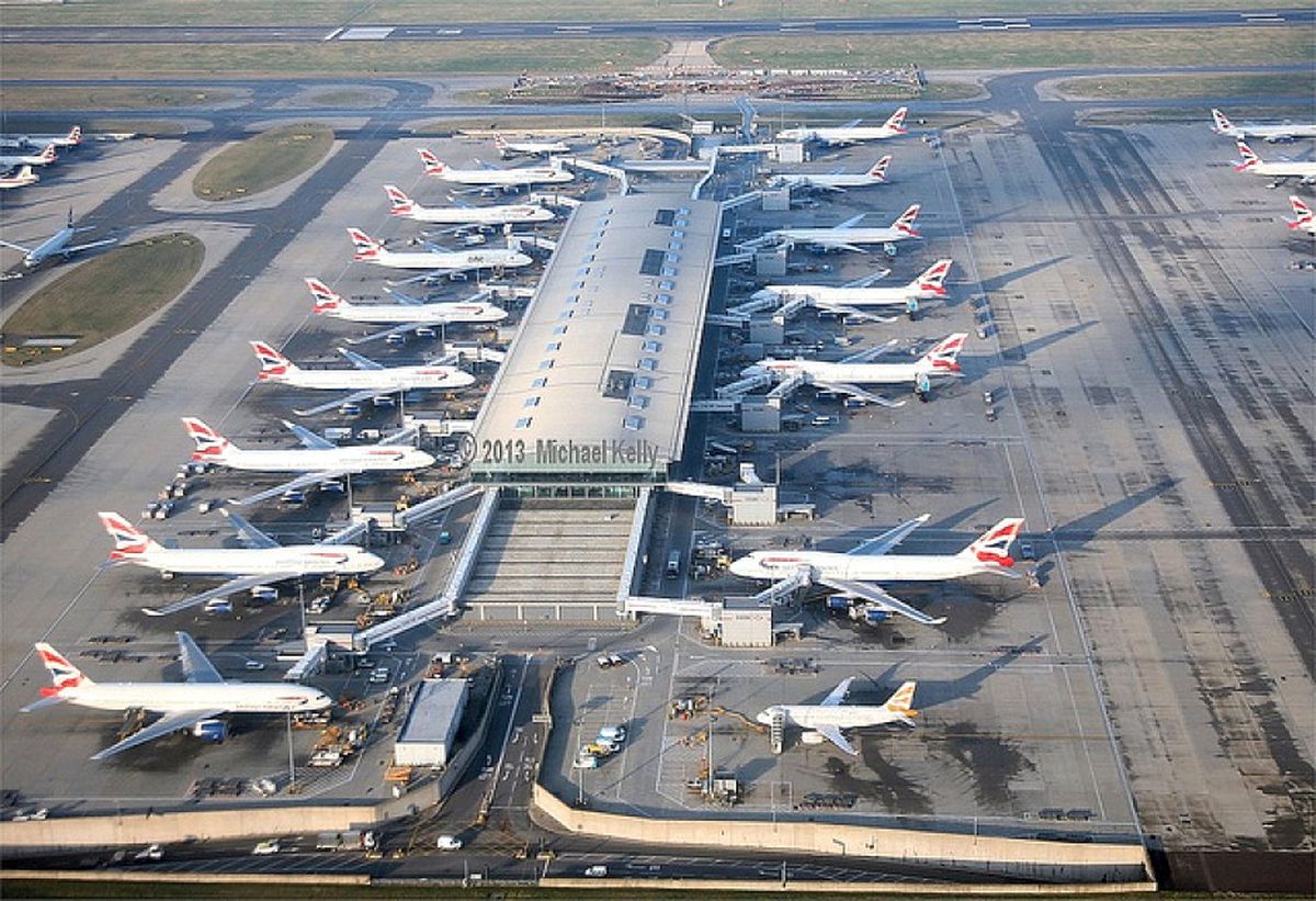 Londra Heathrow\'da Uçuşlar Güvenlik Nedeniyle Durduruldu