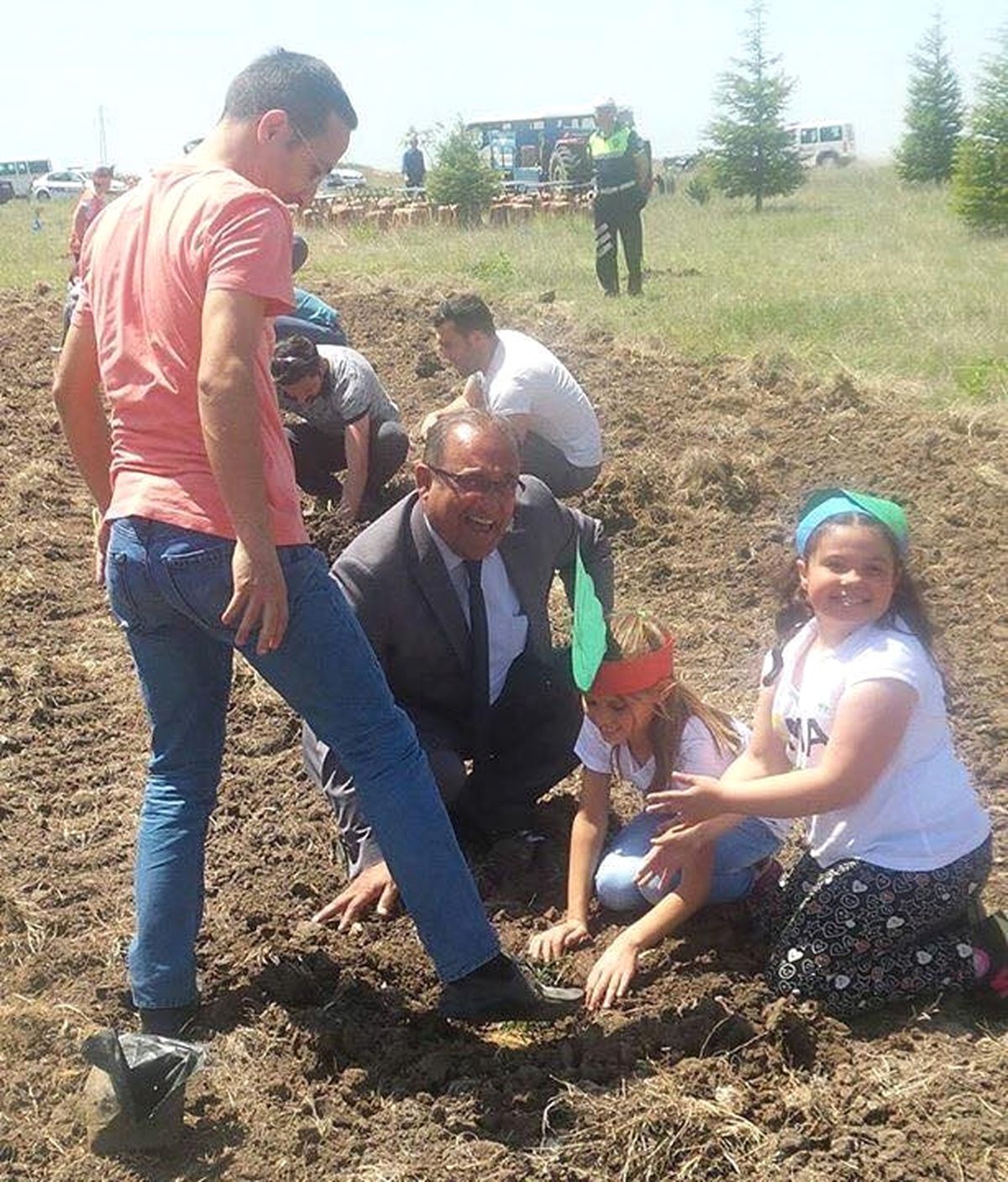 Minik Öğrenciler 182 Adet Fidan Dikti
