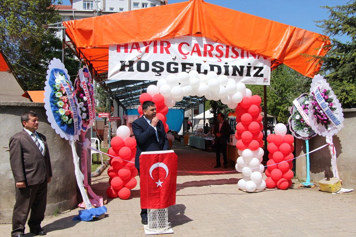 Pazaryeri\'nde Öğrenciler Yararına Kermes
