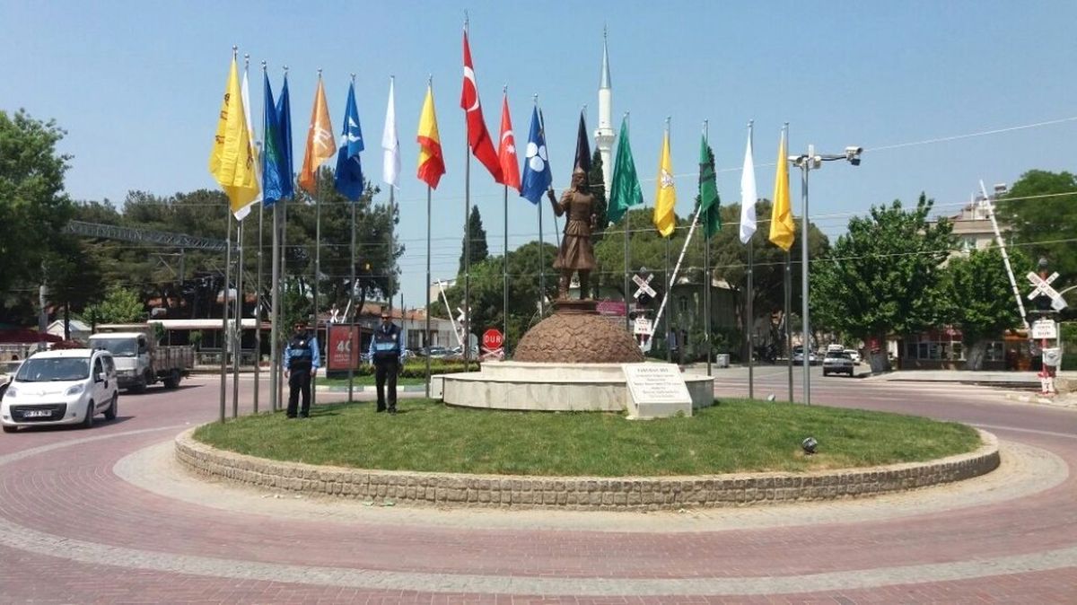 Saruhanlı\'daki Bayraklar Yenilendi
