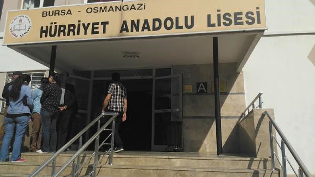 Sınıfta Dehşet: Kız Arkadaşını Öldürüp, İntihara Kalkıştı