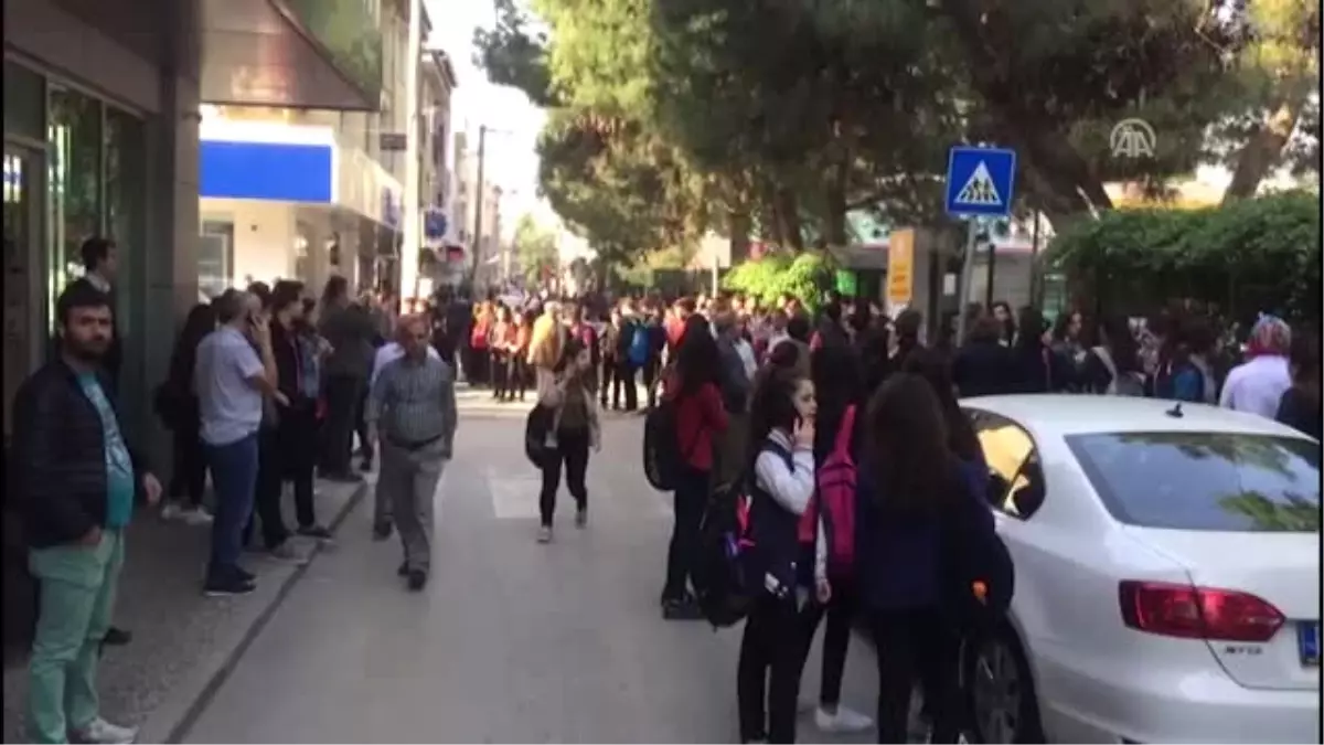 Sınıfta Kız Arkadaşını Öldürüp Intihar Girişiminde Bulundu