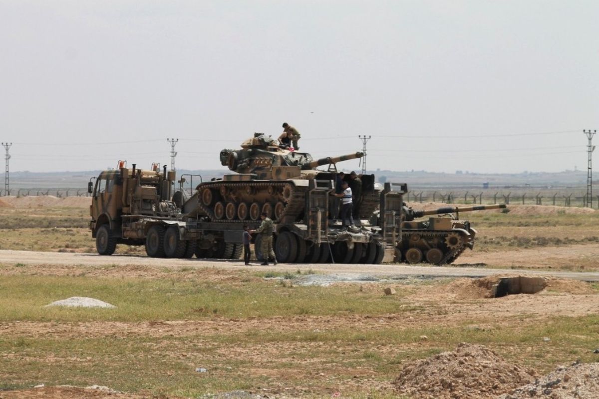 Sınıra Yerleştirilen Tanklar Namlularını Suriye\'ye Çevirdi
