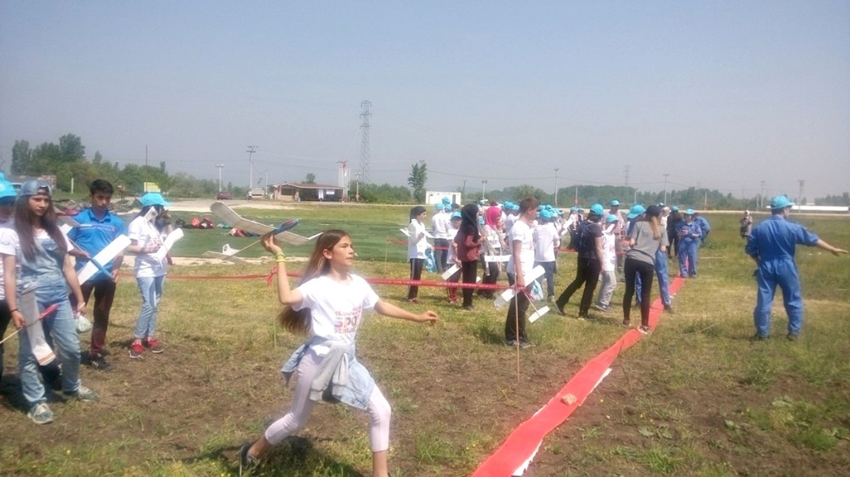 Spor Şenlikleri\'nde Oryantiring ve Model Uçak Heyecanı