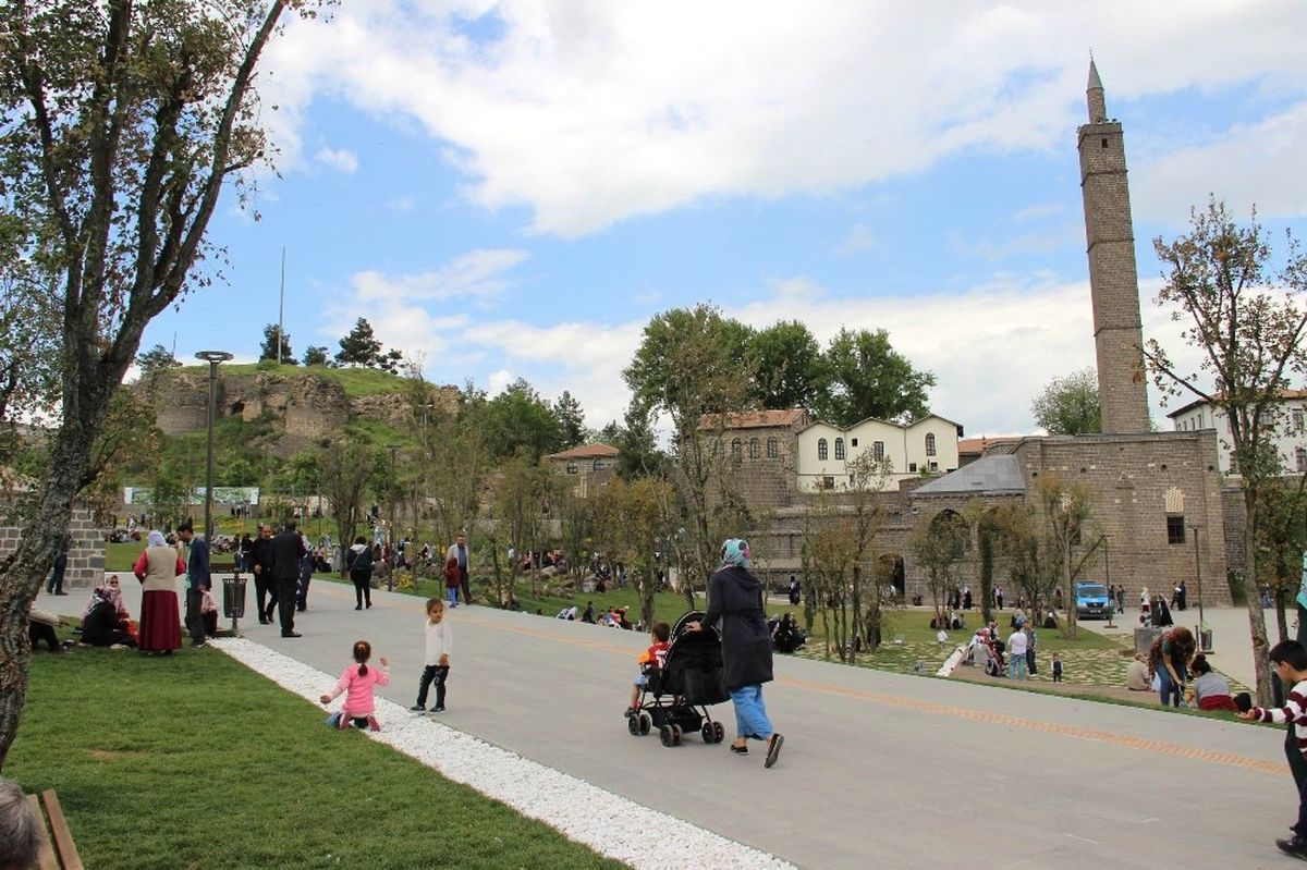 Sur, Önyargıları Yıkıyor