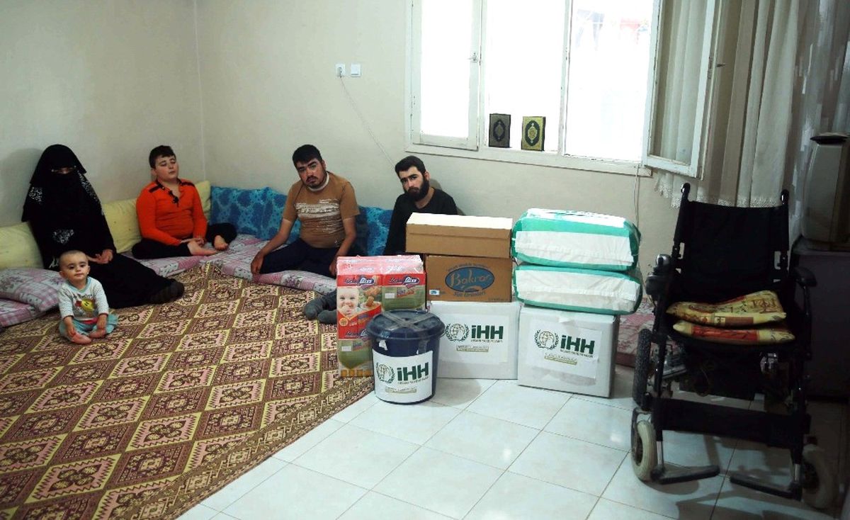 Suriyeli Engelli Kardeşlere İhh\'dan Yardım Eli