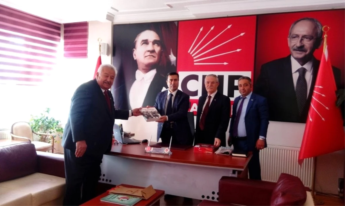 Türk Kızılayı Kayseri Şubesi CHP Kayseri İl Başkanlığı\'nı Ziyaret Etti.