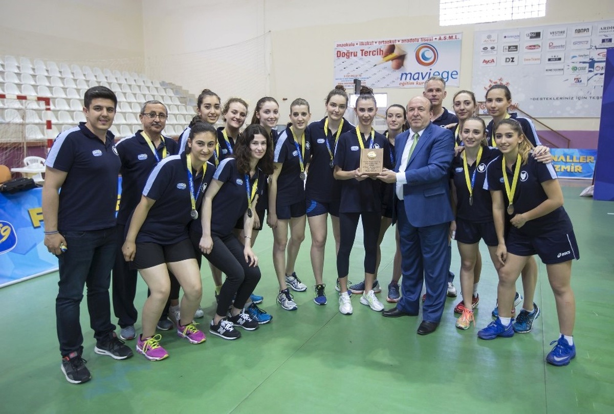 Yaşar\'ın Gümüş Kızları Türkiye İkincisi