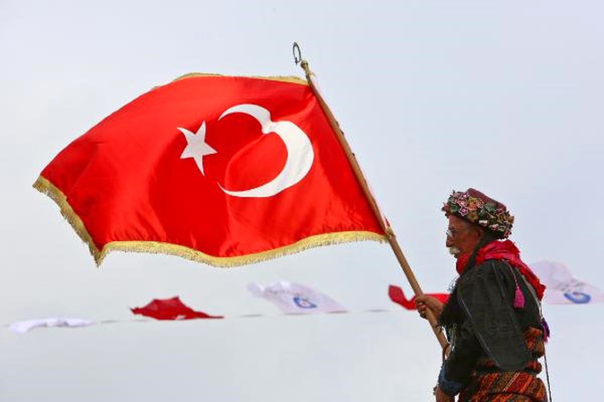 Yörük Festivali\'nde Develer Asfaltta Yürüdü