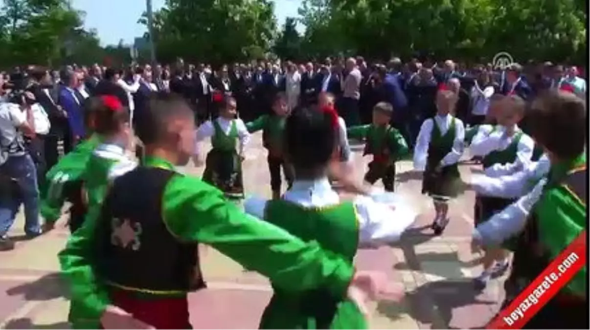 Başbakan Yıldırım, Türk Bayrakları ile Karşılandı