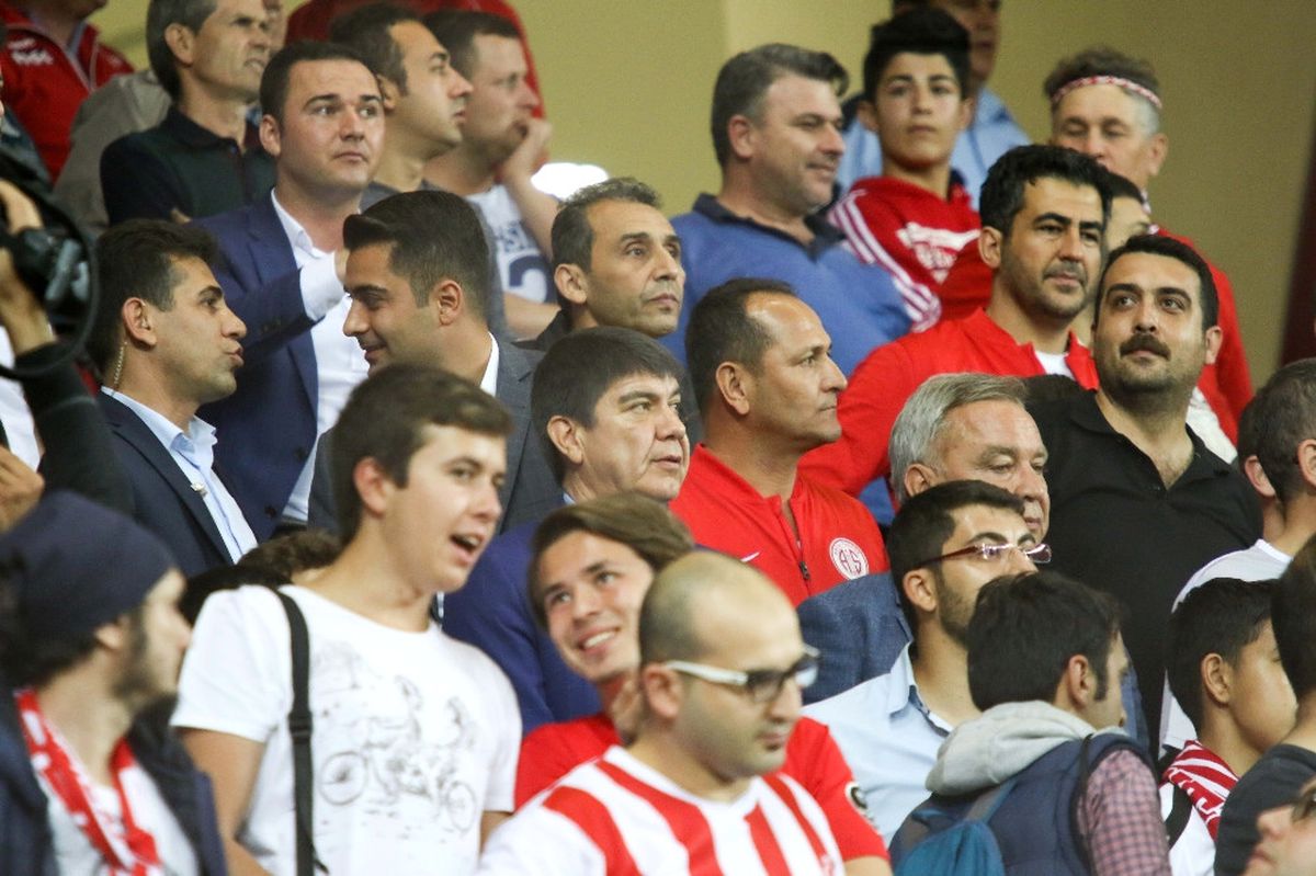 Başkan Türel, Başakşehir Maçını Taraftarlarla Izledi