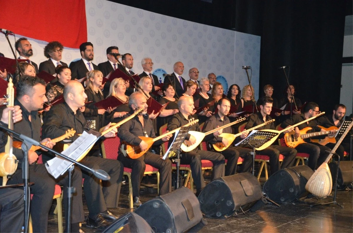 Fatsa\'da Türk Halk Müziği Konseri