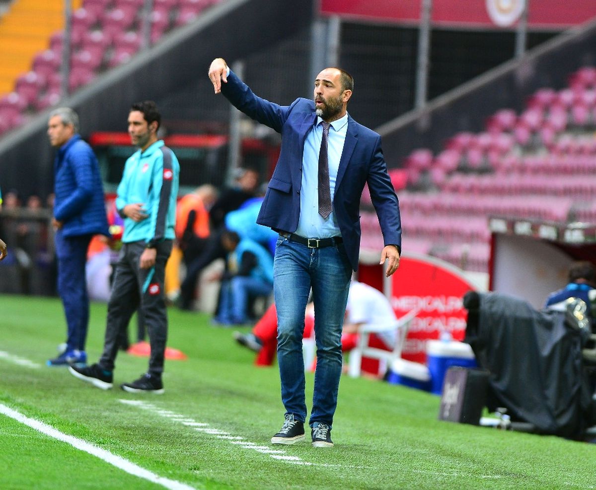 Galatasaray\'da Çıktığı Maçların Yarısını Kaybetti