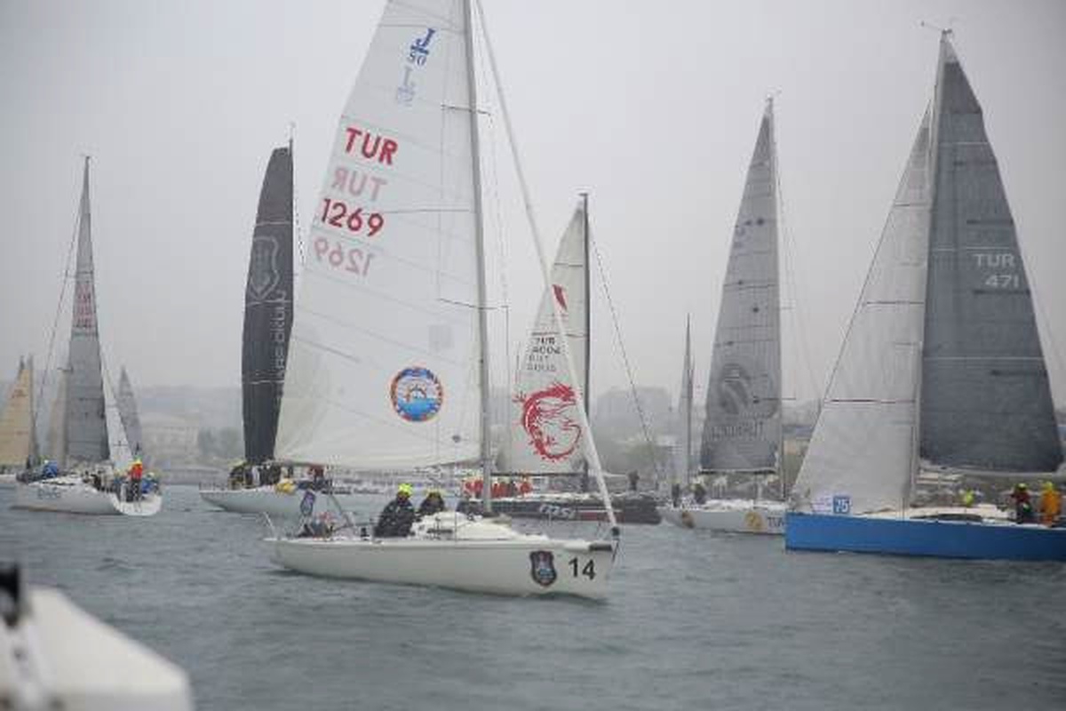 İstanbul Boğazı Yılın İlk Yarışına Sahne Oldu