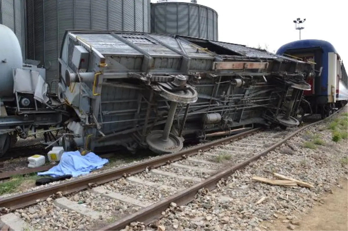 Kırıkkale\'de İlaçlama Yapan Tren Vagonu Devrildi: Ölü, 3 Yaralı