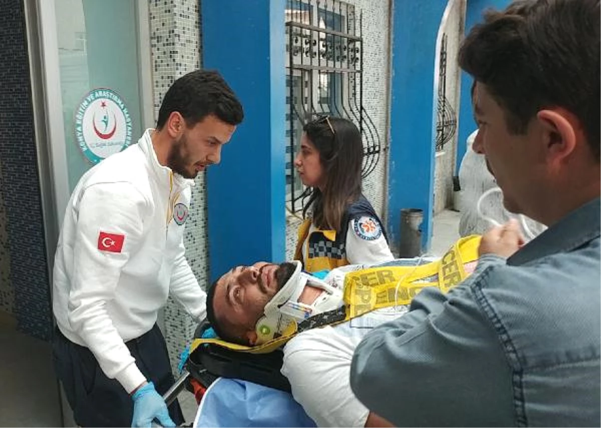 Konya\'da Hasta Almaya Giden Ambulans Kaza Yaptı: 3 Yaralı