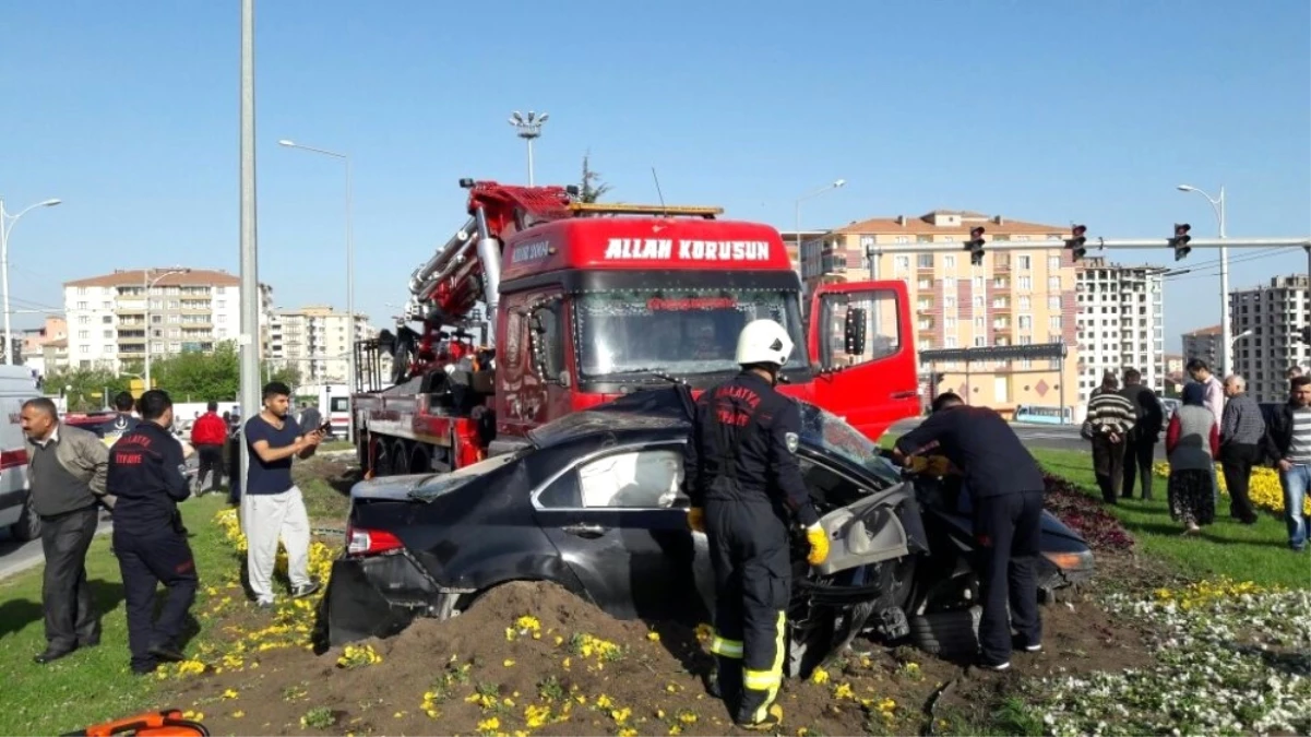 Malatya\'da Trafik Kazası: 1 Ölü 2 Yaralı