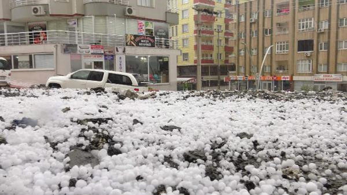 Mardin\'de Dolu Yağışı Hayatı Olumsuz Etkiledi