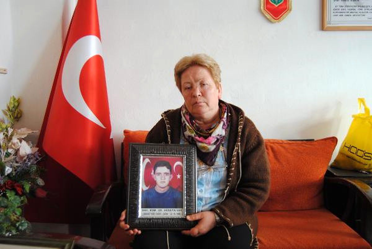 Şehit Annesi, Ruhsatsız Evinin Yıkılmasına Tepki Gösterdi