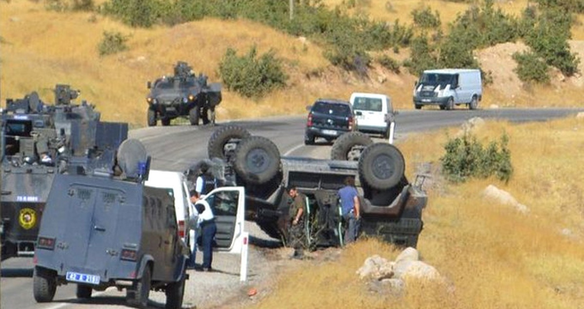 Cizre\'de Askerleri Taşıyan Zırhlı Araç Devrildi: 11 Asker Yaralı