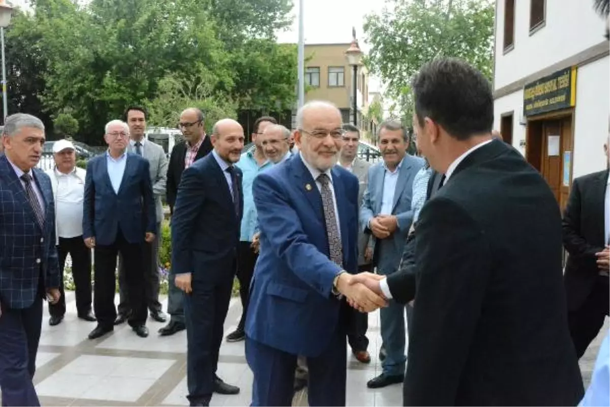 Sp Genel Başkanı Karamollaoğlu, \'Evetçiler, Hayırcılar Diye İki Kamp Olmaz\'