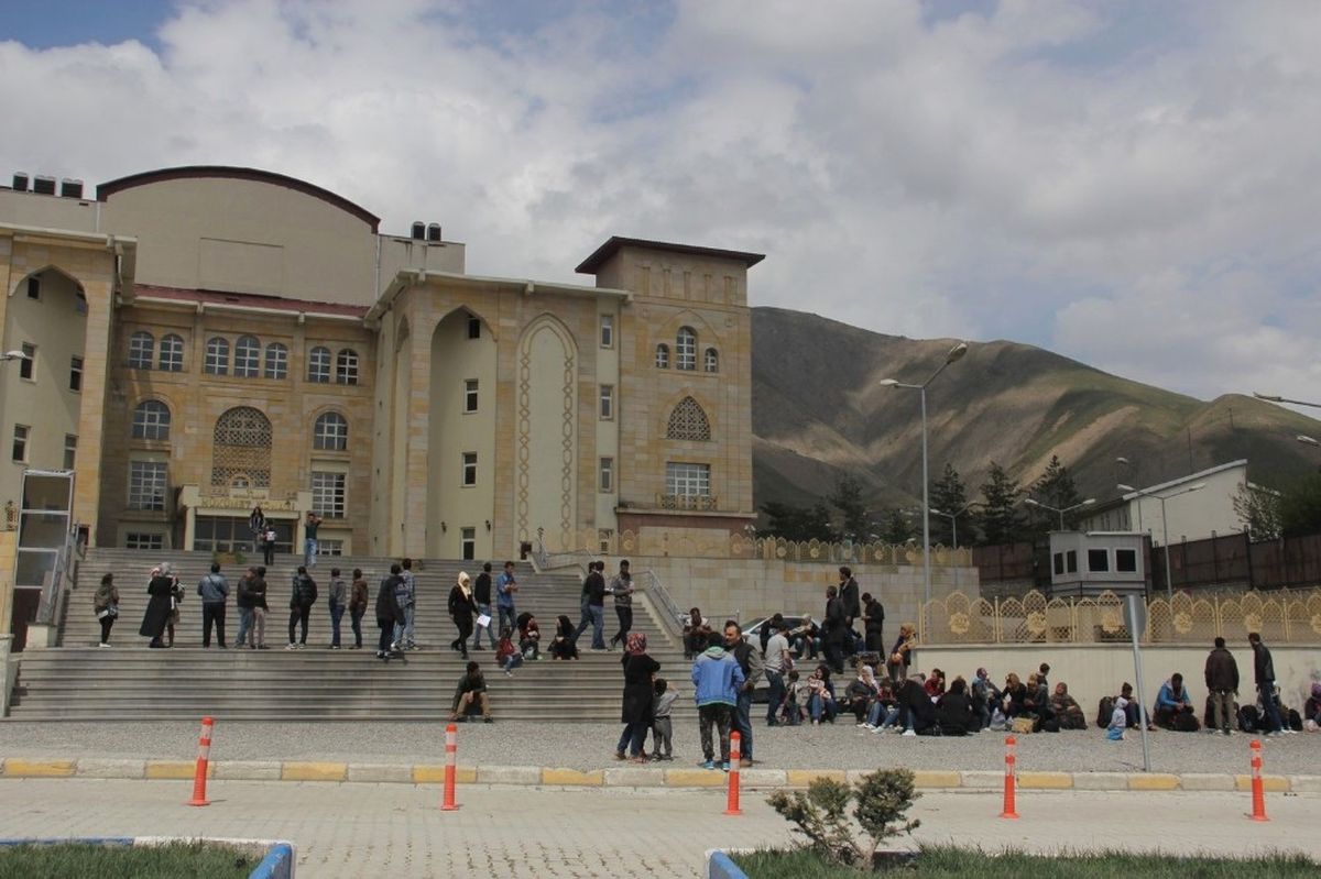 Suriye Uyruklu 100 Göçmen Hakkari\'ye Geldi