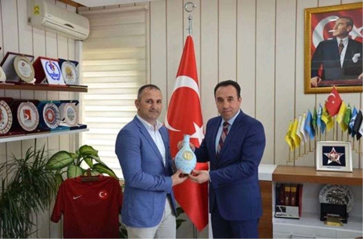 Türkiye Güreş Milli Takımlar Teknik Direktörü Berber\'den İl Müdür Yıldız\'a Ziyaret