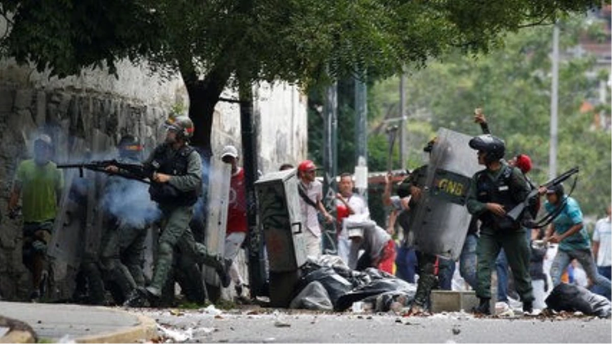 Venezuela\'da Maduro\'nun Yeni Meclis Planı Halkı Sokağa Döktü