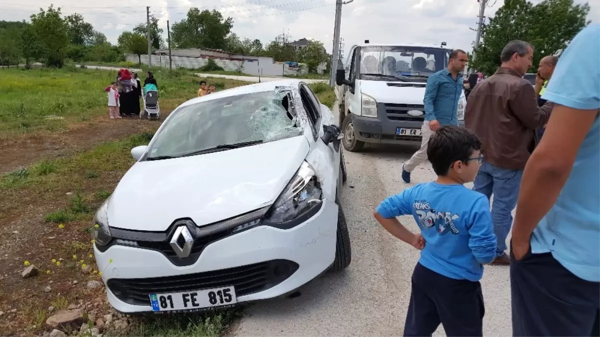 3 Aracın Karıştığı Kazada Bisiklet Sürücüsü Yaralandı