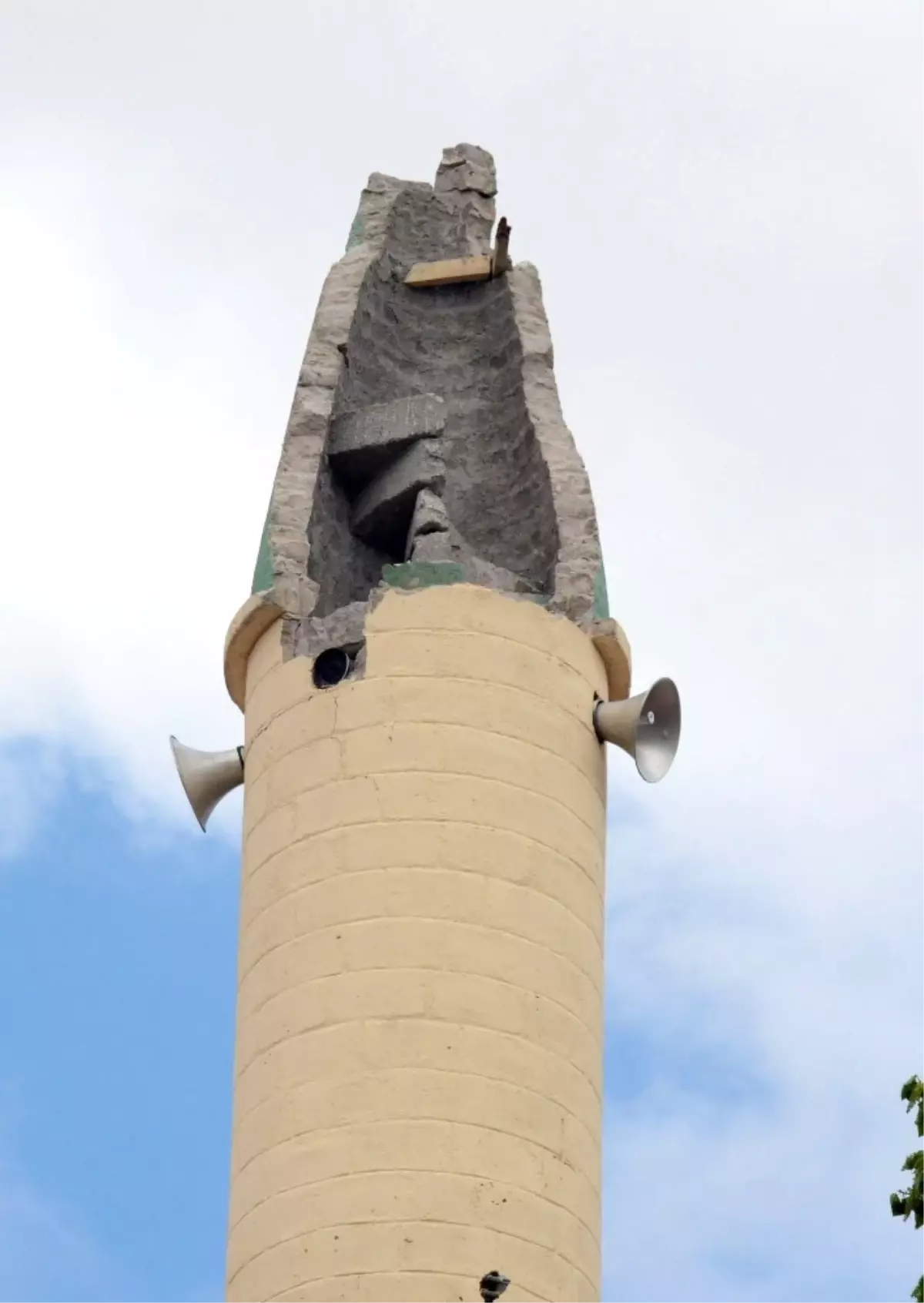 Aksaray\'da Cami Minaresine Yıldırım Düştü