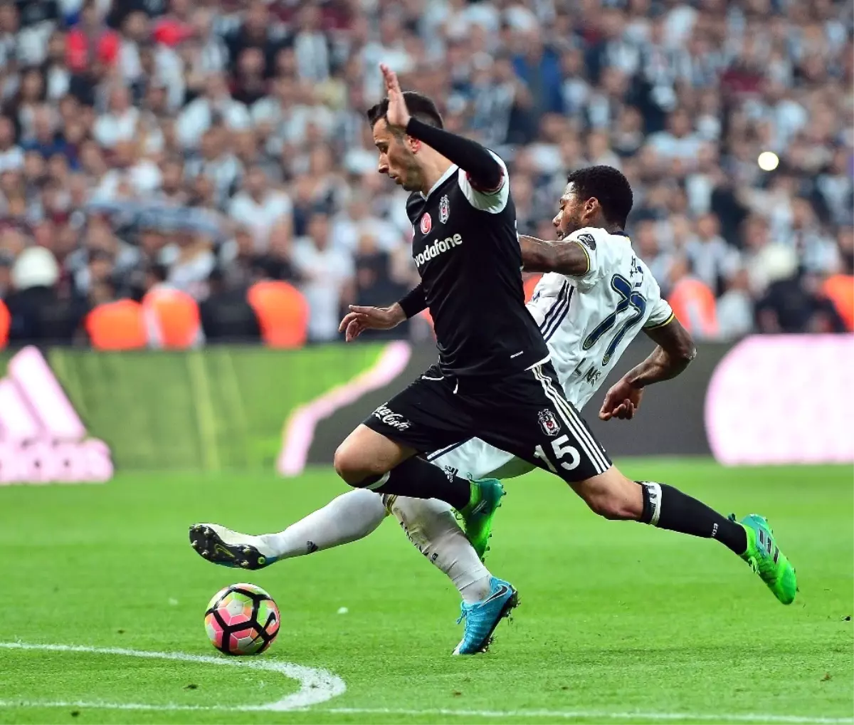 Beşiktaş, Derbi Maçın Son Dakikasında Yıkıldı