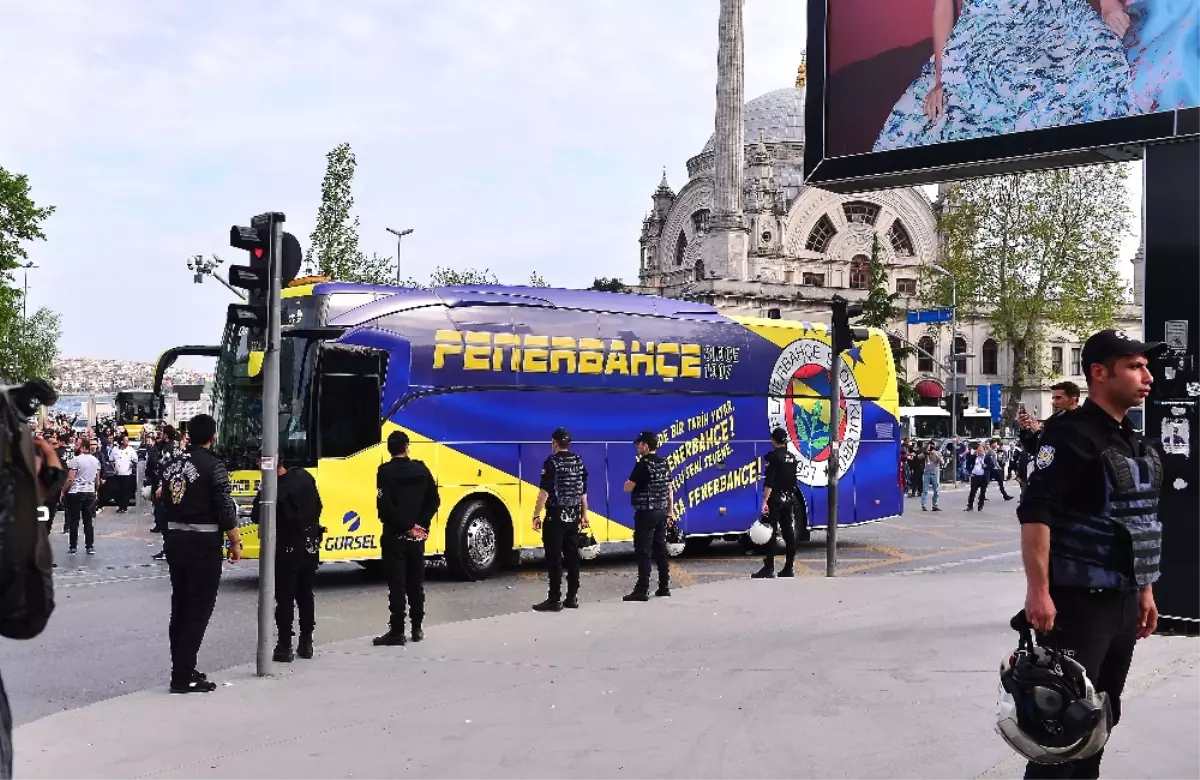 Beşiktaş ve Fenerbahçe Kafilesi Stada Geldi