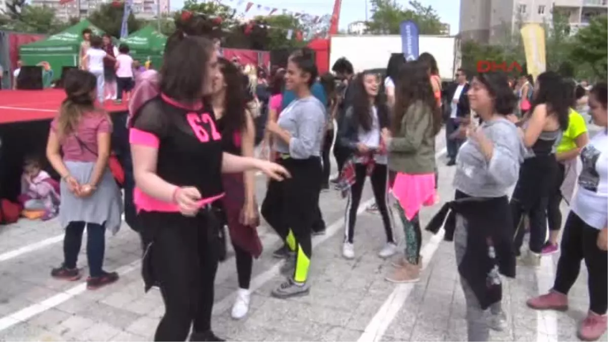 Beylikdüzü\'nde Zumba Coşkusu