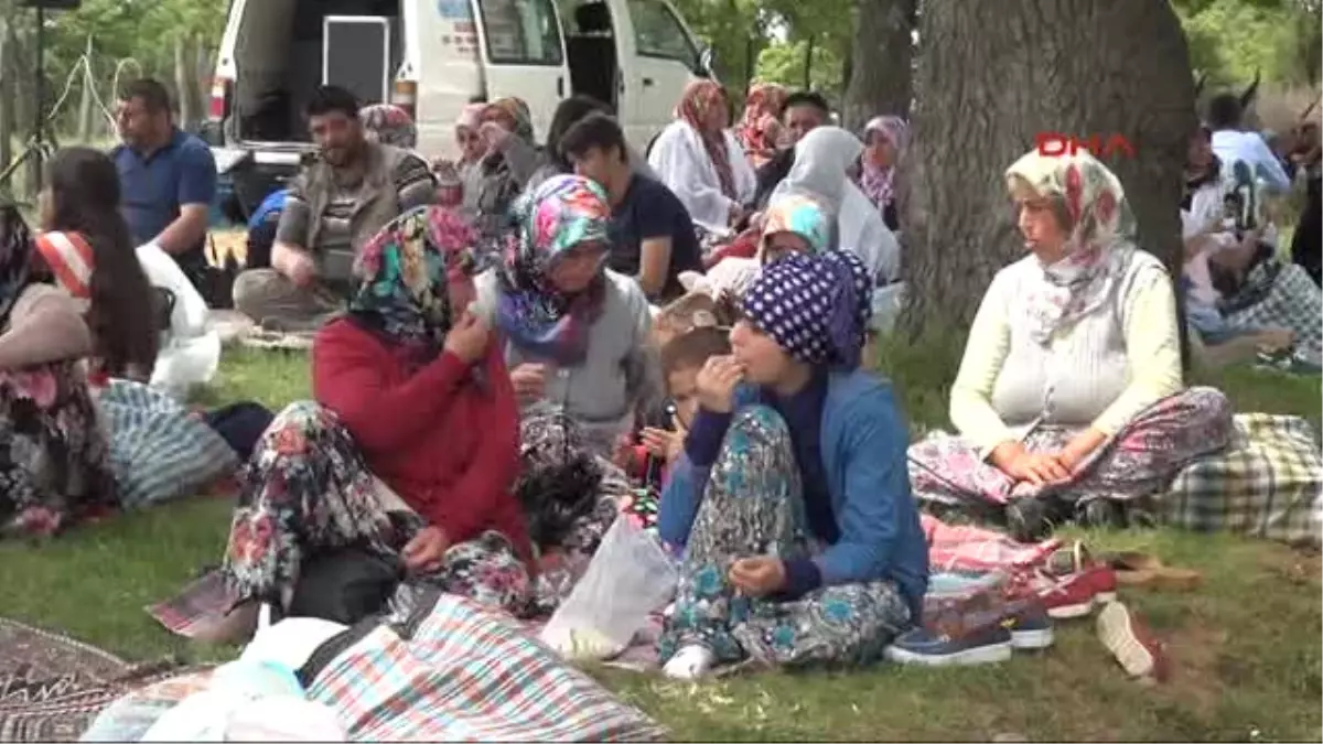 Çanakkale Aşıklar Sokağında Kısmetlerini Aradı