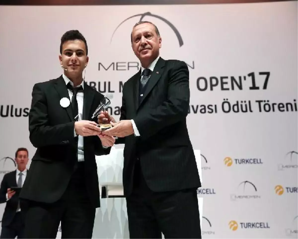 Erdoğan: Milletimiz 15 Temmuz\'daki Duruşuyla Bunlara Dev Değil, Adeta Sinek Olduklarını Göstermiştir