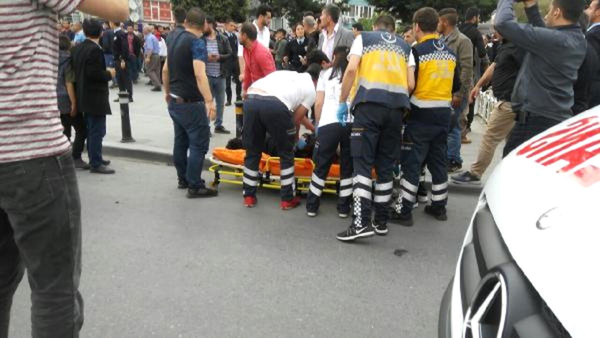 Fatih\'te Silahlar Patladı: 1\'i Polis 3 Yaralı (2)