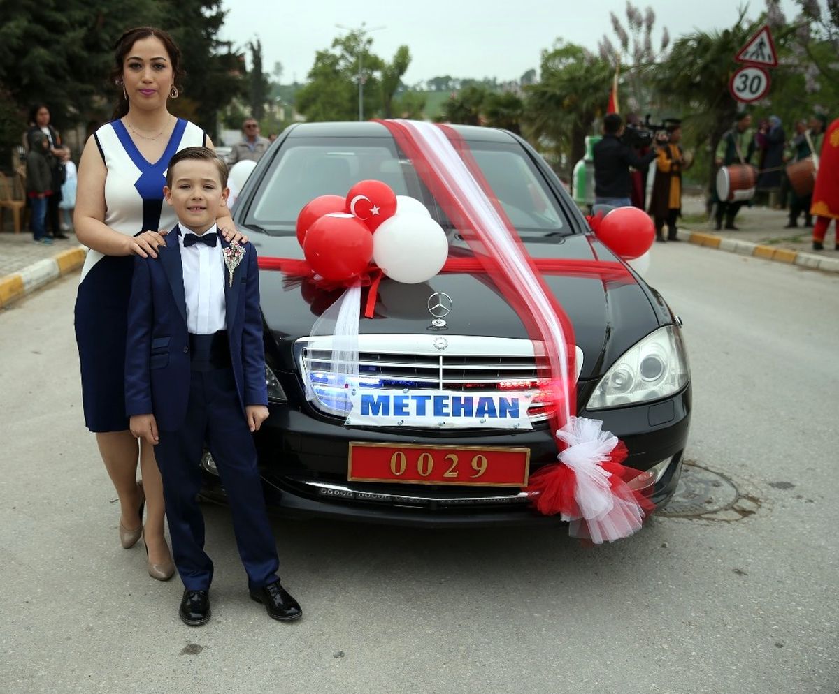 Fikri Işık\'ın Makam Aracı, Şehit Oğlunun Sünneti İçin Süslendi