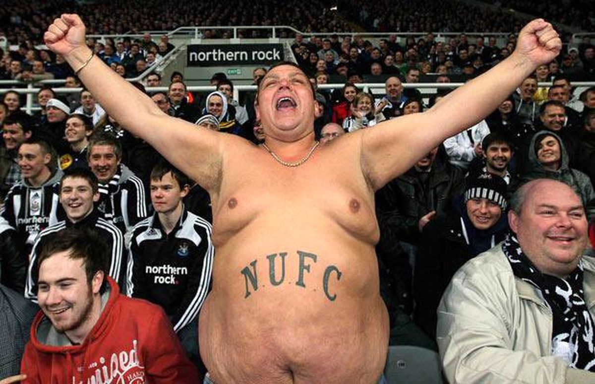 İngiltere'de Newcastle United Şampiyon Oldu, Taraftarlar Coştu
