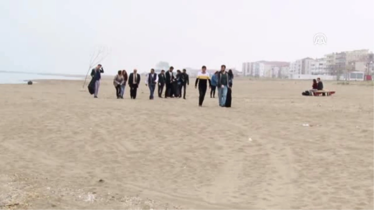 Öğrenciler Karasu Sahili\'nde Çöp Topladı - Sakarya