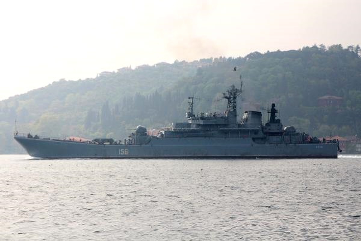 Rus Savaş Gemisi İstanbul Boğazı\'ndan Geçti