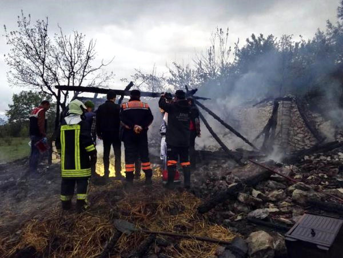 Yanan Evde Yaşamını Yitirdi