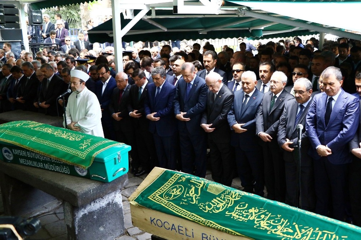 11. Cumhurbaşkanı Gül\'ün Babası Son Yolculuğuna Uğurlandı